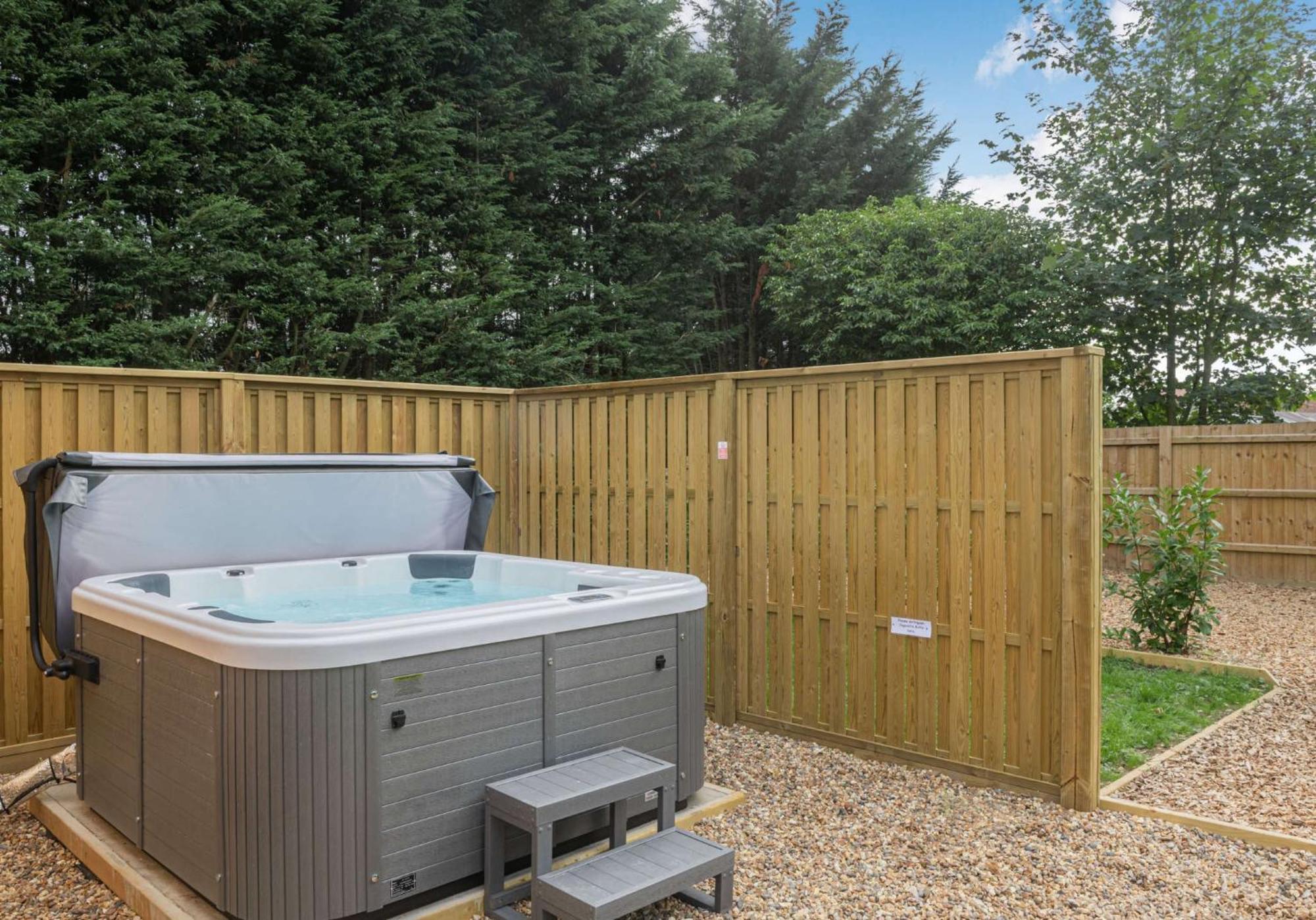 To Country Retreat Luxury With Hot Tub, Bbq, Fire Pit Holiday home Toppesfield